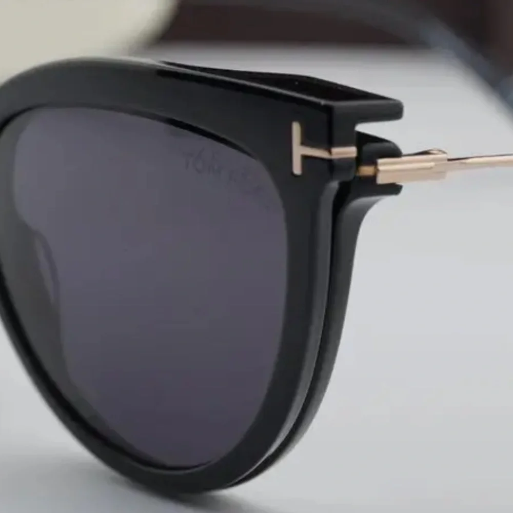 New! Tom Ford FT5994-B 001 Stylish Black Sunglasses Clip On Set, Authentic